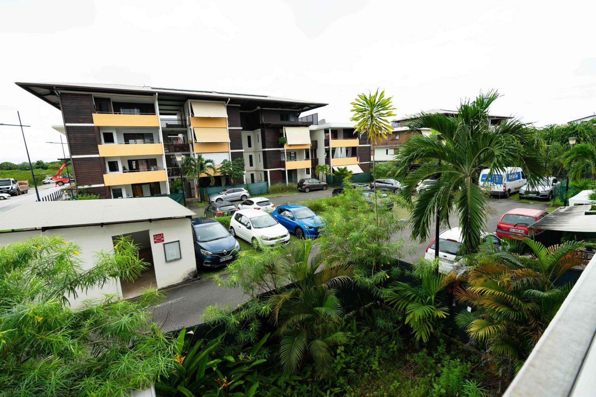Hibiscus Standing- Appartement Cosy- 2 Chambres Climatisees- Cuisine Equipee- Wifi-Terrasse Cayenne Luaran gambar